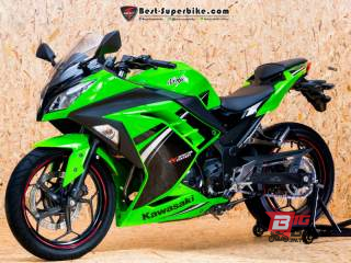  Kawasaki Ninja 300