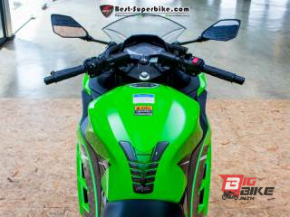  Kawasaki Ninja 300