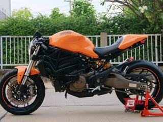  Ducati  Monster 821 Stripe