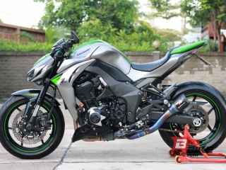  Kawasaki Z1000