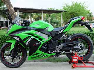  Kawasaki Ninja 300