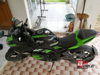  Kawasaki Ninja 300