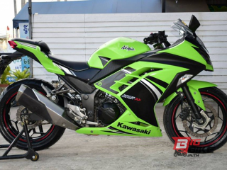  Kawasaki Ninja 300