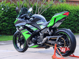  Kawasaki Ninja 300