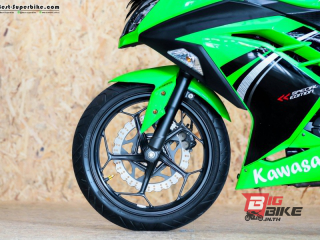  Kawasaki Ninja 300