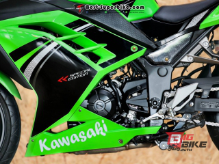  Kawasaki Ninja 300
