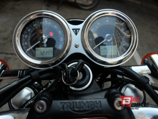  Triumph Bonneville T100