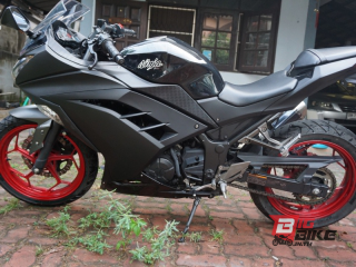  Kawasaki Ninja 300