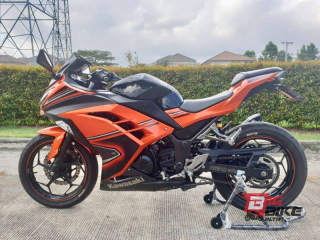  Kawasaki Ninja 300