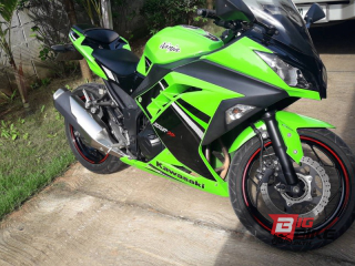  Kawasaki Ninja 300