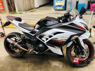  Kawasaki Ninja 300