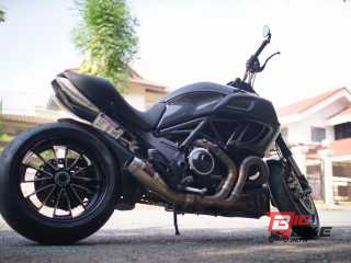  Ducati Diavel Carbon Y16