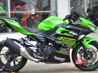  Kawasaki Ninja 400