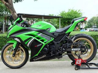  Kawasaki Ninja 300