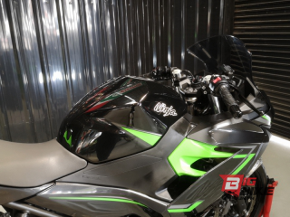  Kawasaki Ninja 400