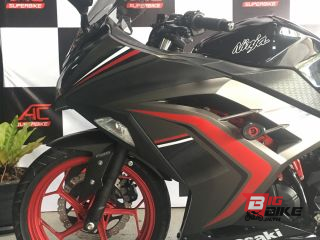  Kawasaki Ninja 300