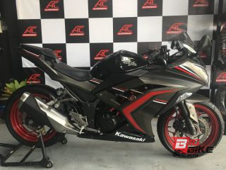  Kawasaki Ninja 300