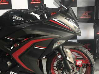  Kawasaki Ninja 300