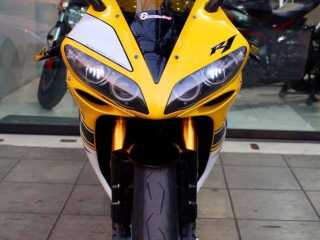  Yamaha YZF-R1