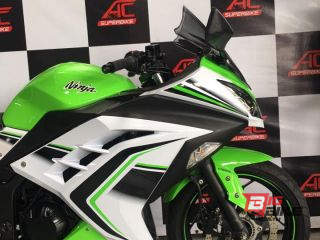  Kawasaki Ninja 300