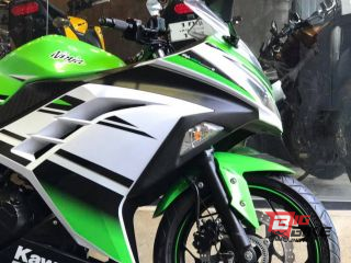  Kawasaki Ninja 300