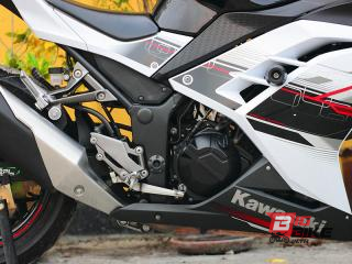  Kawasaki Ninja 300