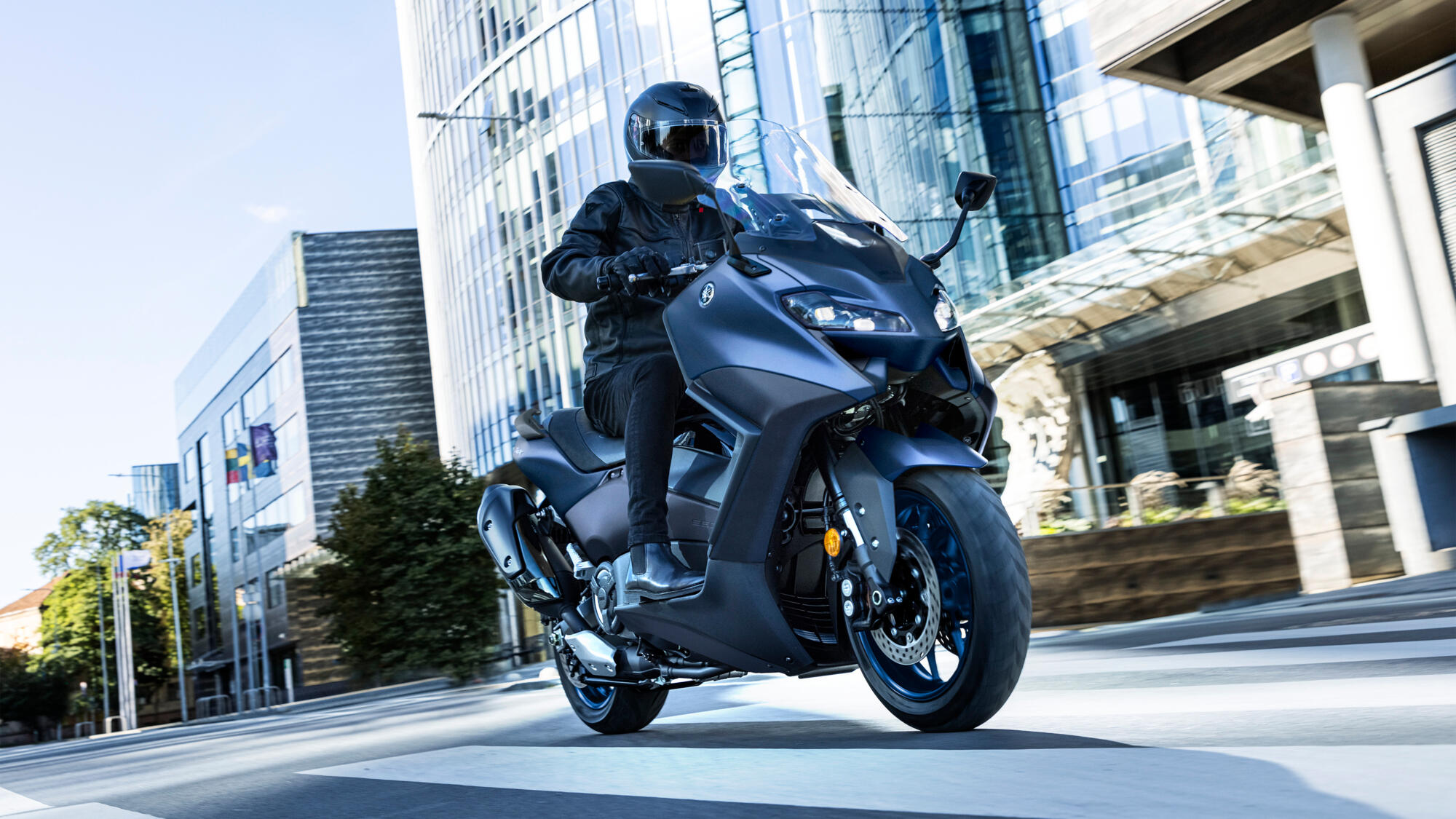 ใหม่ New Yamaha Tmax 2025 ข้อมูล ราคา ตารางผ่อนดาวน์ รถจักรยานยนต์บิ๊กสกู๊ตเตอร์ระดับท็อป