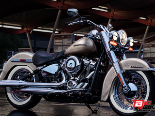ข้อมูล Harley Davidson Softail Deluxe ราคา ตารางผ่อน-ดาวน์  รถครูสเซอร์ที่มี แฮนด์จับแบบยกสูง ทำให้ง่ายต่อการความคุม